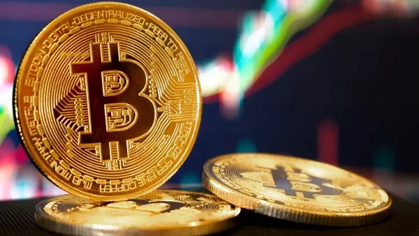 تجميد 130 مليون دولار من العملات الرقمية المرتبطة بإيران