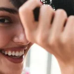 هاندا أرتشيل تتألق بإطلالة صيفية في مجلة ELLE Türkiye