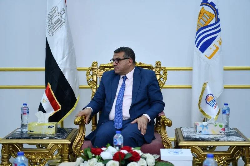 محافظ قنا يؤكد أهمية التوسع في الطاقة النظيفة