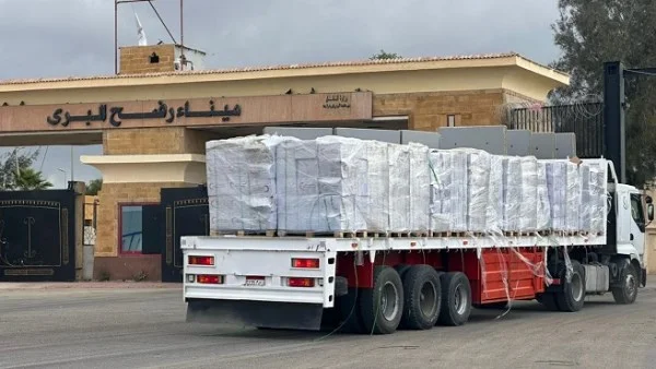 القافلة 235 للهلال الأحمر المصري تعبر إلى غزة