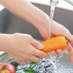 الطريقة الصحية لغسل الفواكه والخضراوات