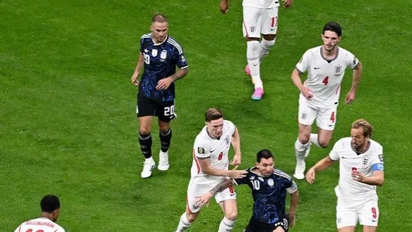 مباراة إنجلترا والأرجنتين: مصارعة بدل كرة قدم