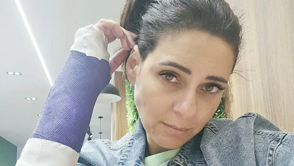 نورهان تعلن إصابتها وتضع يدها في الجبس