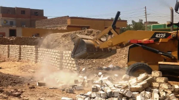 حملات إزالة التعديات وخطط مكافحة الإدمان بأسوان