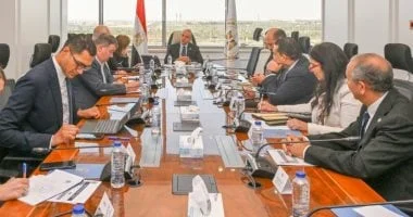 وزير الاستثمار يناقش تطوير شهادات الإيداع مع بنك أوف نيويورك