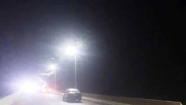 إنارة طريق السد العالي بالطاقة الشمسية في أسوان