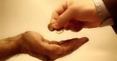 أموال الزكاة ورواتب العاملين بالمؤسسات الخيرية