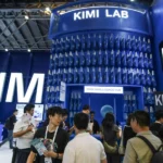 انطلاق نموذج Kimi من Moonshot AI يشعل المنافسة في سوق الذكاء الاصطناعي