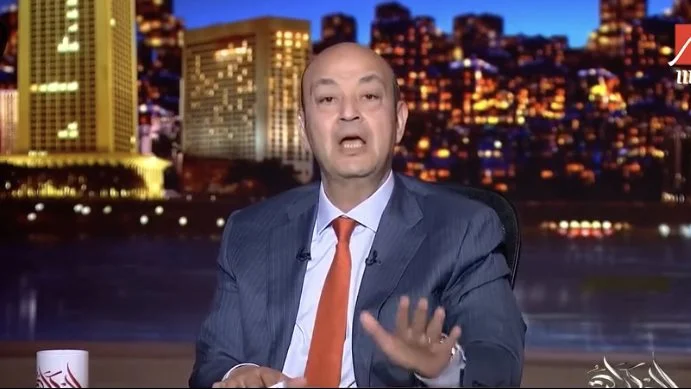 عمرو أديب يدعو لإنشاء شاطئ عام في الساحل الشمالي
