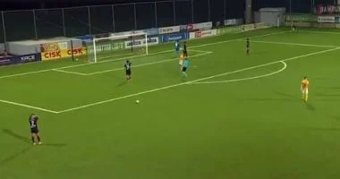 حكم مباراة يثير جدلاً في تصفيات دوري المؤتمر الأوروبي