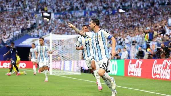 الأرجنتين تحدد زيها في نهائي كأس العالم 2026