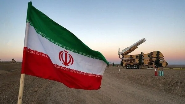 إيران تستهدف قواعد أمريكية في الأردن والكويت