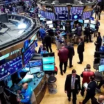 تراجع مؤشرات الأسهم الأمريكية بسبب ضغوط الذكاء الاصطناعي