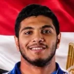 تهنئة رئيس جامعة القاهرة لهادي حسين بعد فوزه بالميدالية الفضية