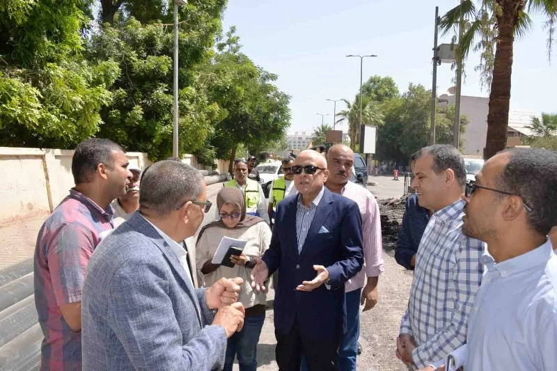 متابعة مشروعات تطوير البنية التحتية بالأقصر