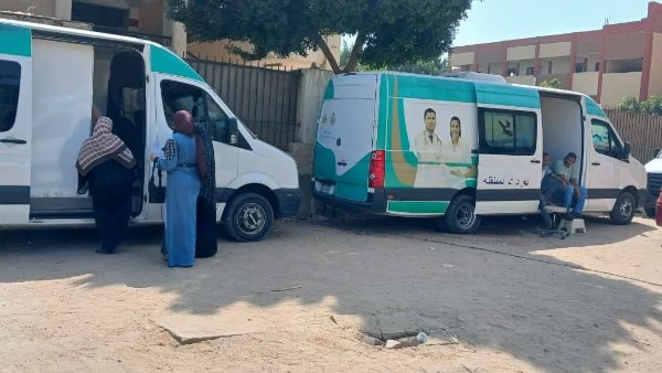 محافظ الجيزة يتابع قافلة طبية مجانية بمنشأة القناطر