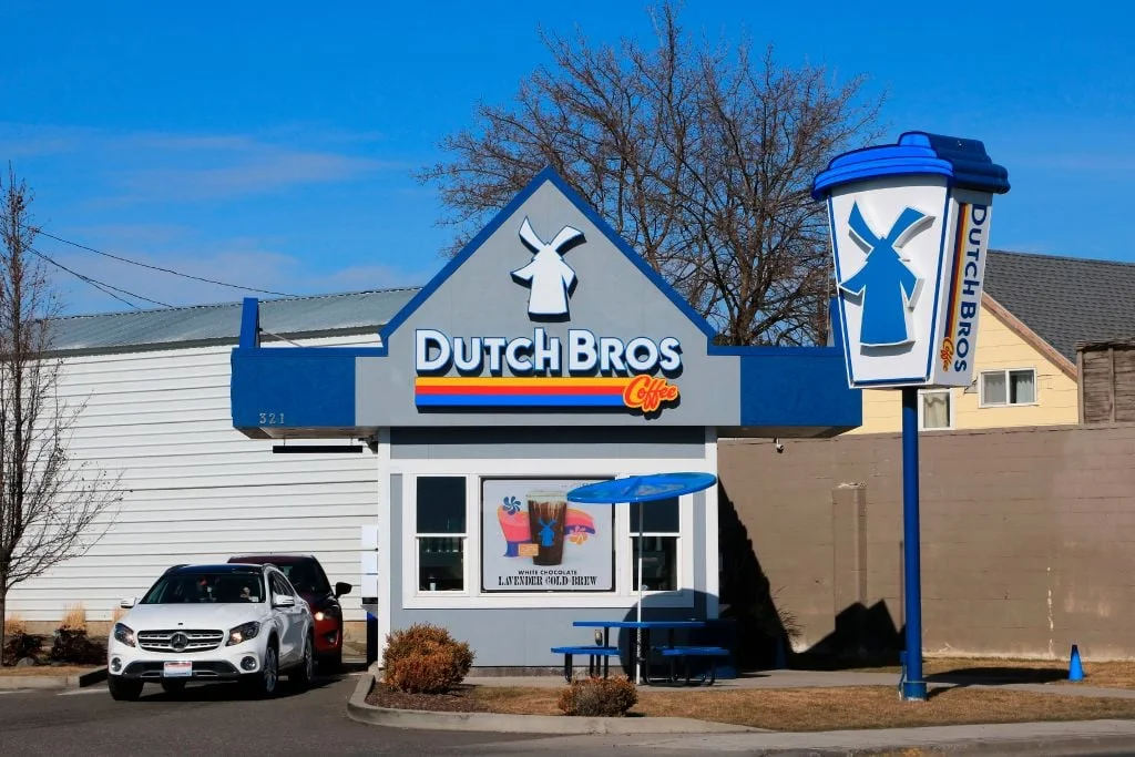 فرص استثمارية كبيرة في شركة Dutch Bros للقهوة