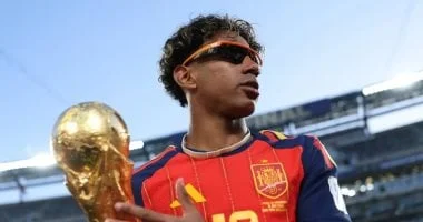 يامال ينضم لقائمة أصغر اللاعبين المتوجين بكأس العالم