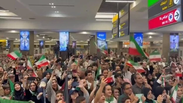 استقبال حاشد لمنتخب إيران رغم فشله في المونديال