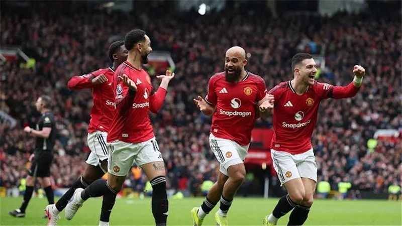 مانشستر يونايتد يسعى لضم كوني من روما