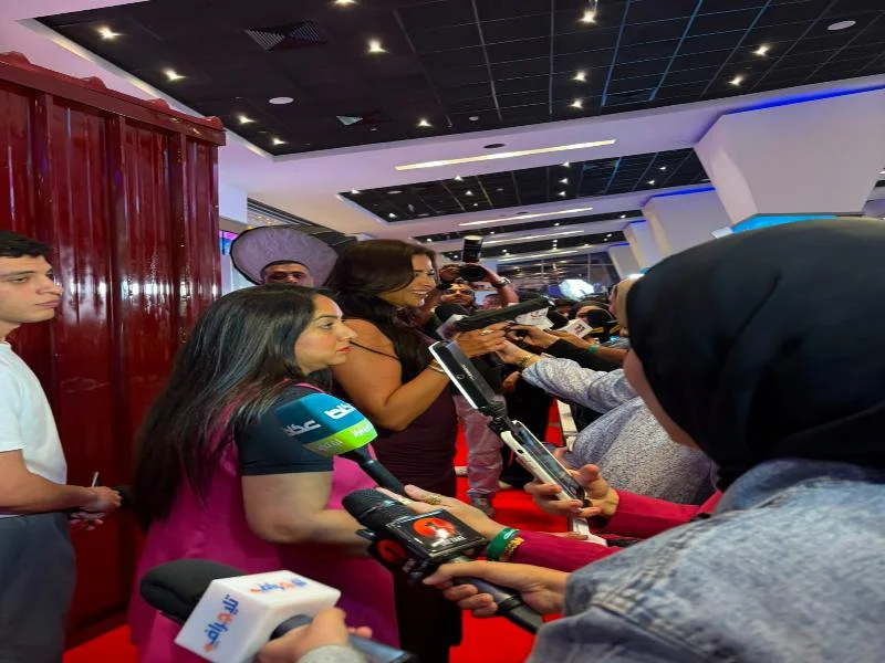 استقبال حافل لياسمين عبد العزيز في عرض "خلي بالك من نفسك"