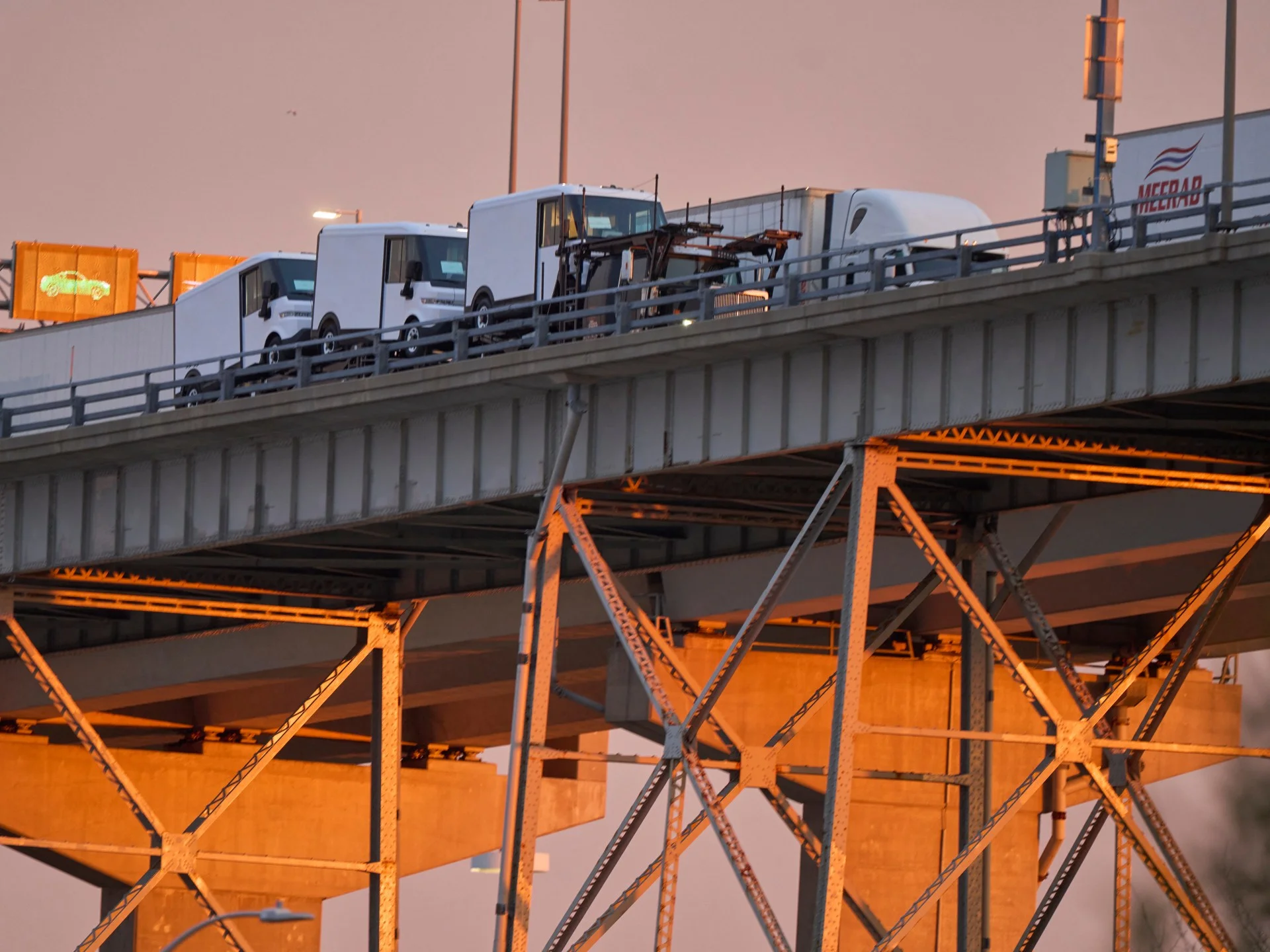 كارني وترامب يتفقان على تكثيف مفاوضات التجارة