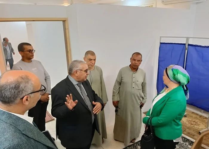 مستشارة وزارة التضامن تفحص تجهيزات عيادة "تنمية الأسرة" بالغردقة