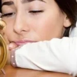 آثار السهر على النوم والصحة العامة