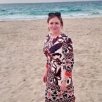 إطلالة إلهام شاهين تأسر الأنظار في موسم الصيف