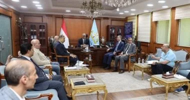 اجتماع محافظ كفر الشيخ مع النواب والشيوخ لمناقشة الخدمات