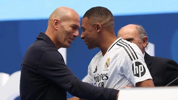 زيدان قريب من تدريب منتخب فرنسا