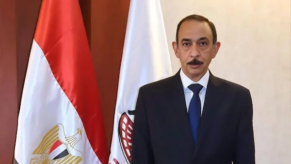 محافظ سوهاج يعدل مواعيد العمل لعمال النظافة لحماية سلامتهم
