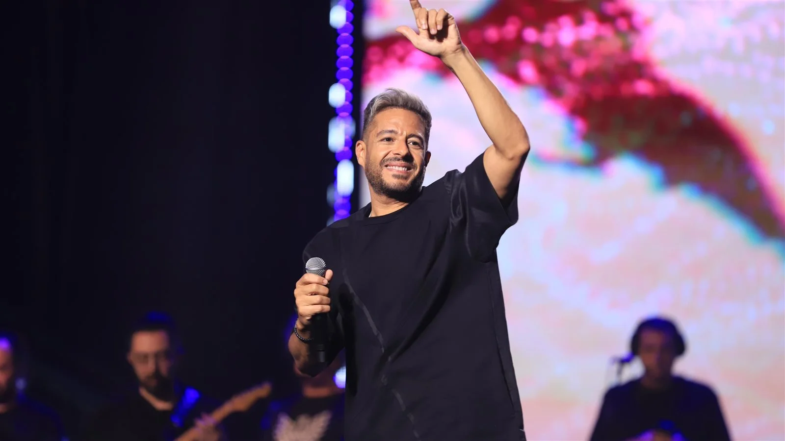 محمد حماقي يكشف عن تفاصيل أغنيته "ما بلاش"