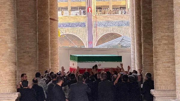 تفاصيل تشييع جثمان المرشد الإيراني الراحل في طهران