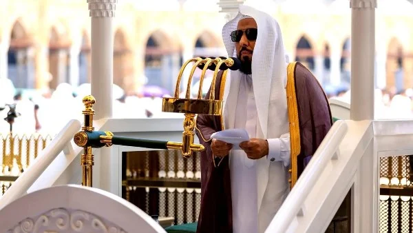 الإمام الجهني يحث المسلمين على الذكر والصدقة