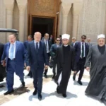 وزير الأوقاف يؤدي صلاة الجمعة بمسجد مصر الكبير
