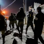 إصابات واعتقالات خلال تصدي فلسطينيين لهجوم مستوطنين
