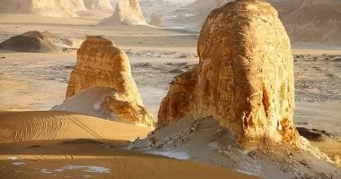 المجسمات الصخرية.. فنون طبيعية في صحراء الوادي الجديد