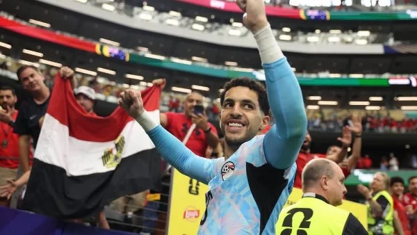 مصطفى شوبير يحتفل بتأهل منتخب مصر إلى دور الـ16