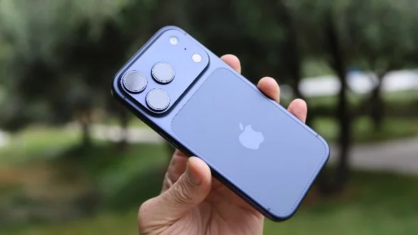 بطارية iPhone 18 Pro Max تتفوق على سامسونج في الأداء
