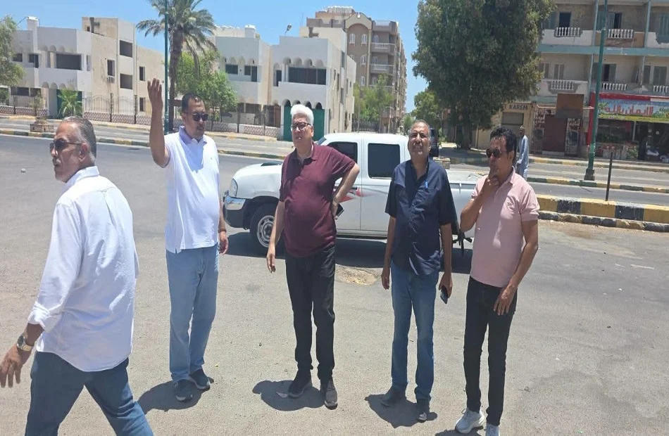 رئيس سفاجا يرافق لجنة الإسكان لتفقد مواقع سكنية جديدة