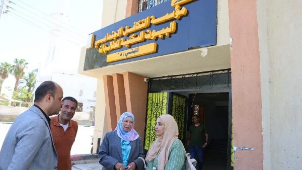 نائب محافظ الوادي الجديد يتفقد بيوت الطالبات بالخارجة
