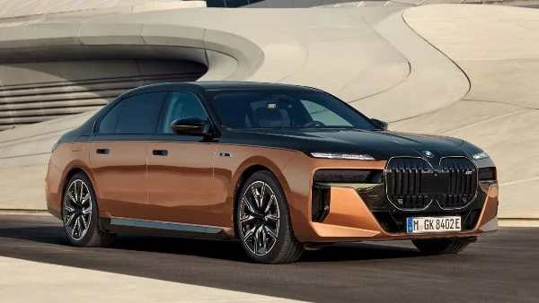 BMW الفئة السابعة الكهربائية الجديدة: فخامة وأداء متميز