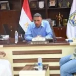 محافظ جنوب سيناء يجتمع بمشايخ نويبع لمناقشة مطالب الأهالي