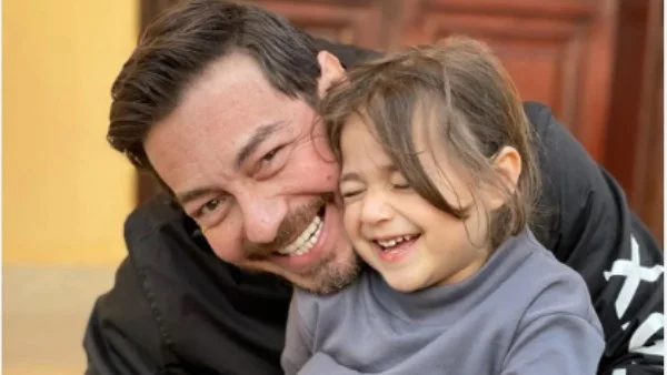 تفاصيل جديدة عن مرض ابنة أحمد زاهر