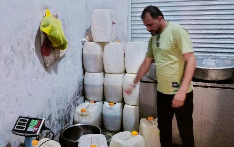 ضبط 240 كجم زيت طعام مجهول المصدر في كفر الشيخ