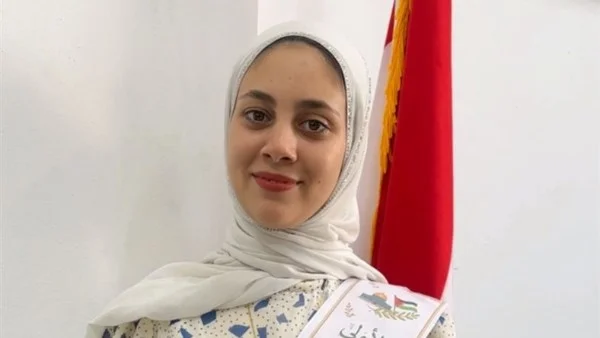 الطالبة رنا قلجة تتصدر أدبي الأزهر في فلسطين