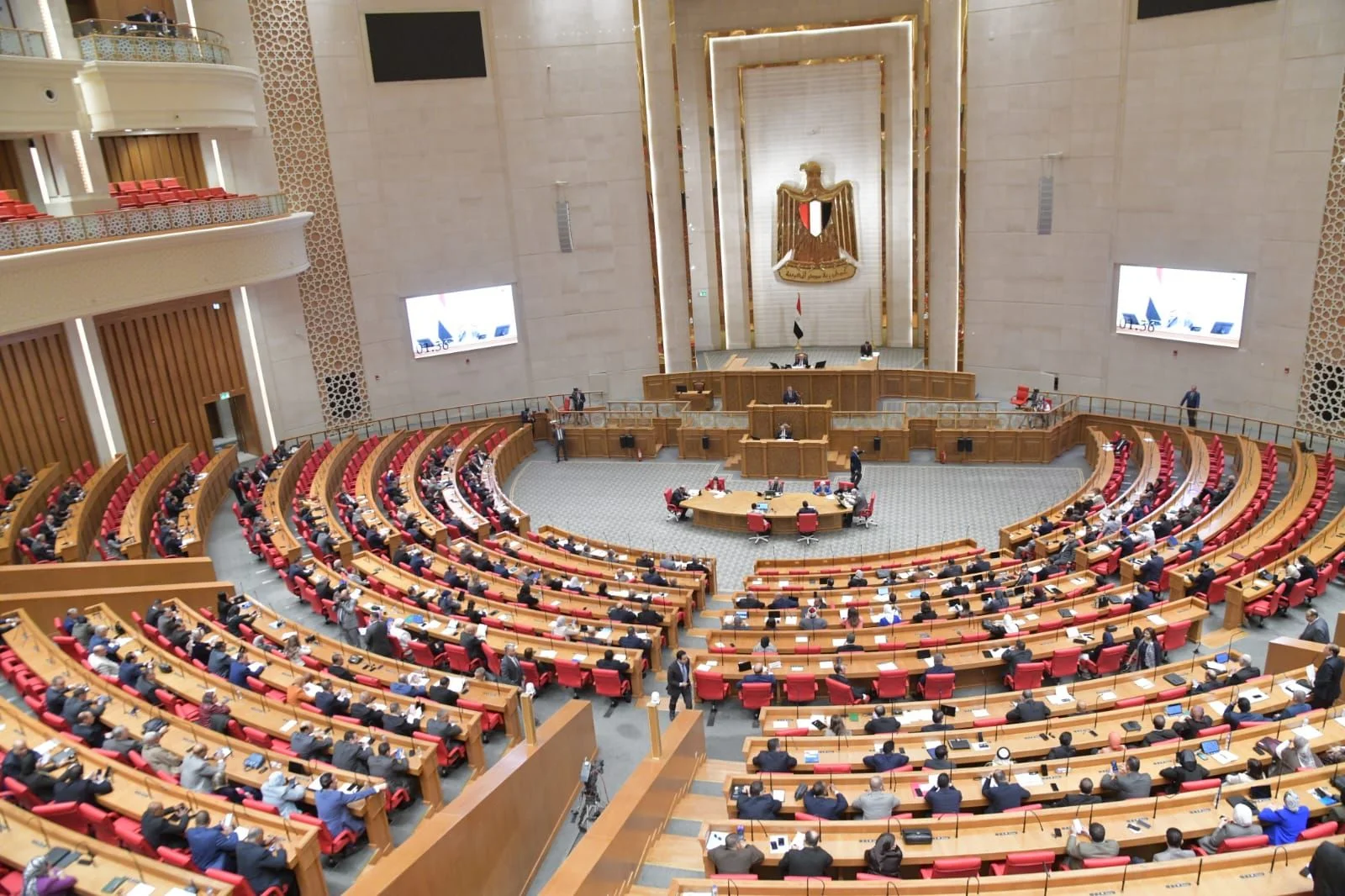 نقل النواب تناقش مشروعات الطرق في قنا والبحر الأحمر