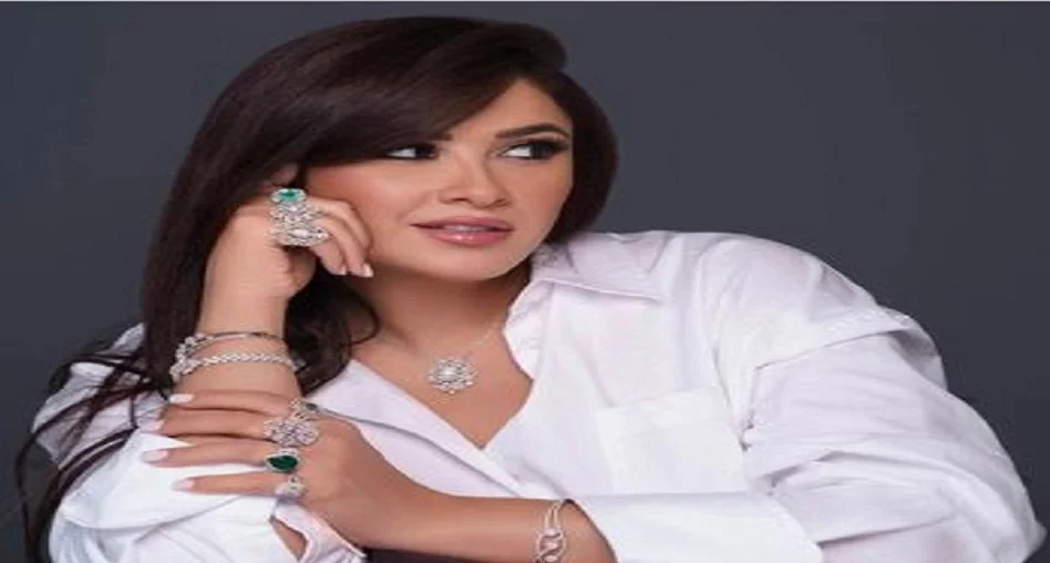 ياسمين عبدالعزيز تشوق الجمهور لفيلم "خلي بالك من نفسك"