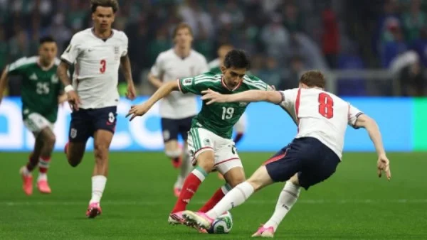 إنجلترا تتفوق على المكسيك في الشوط الأول بكأس العالم